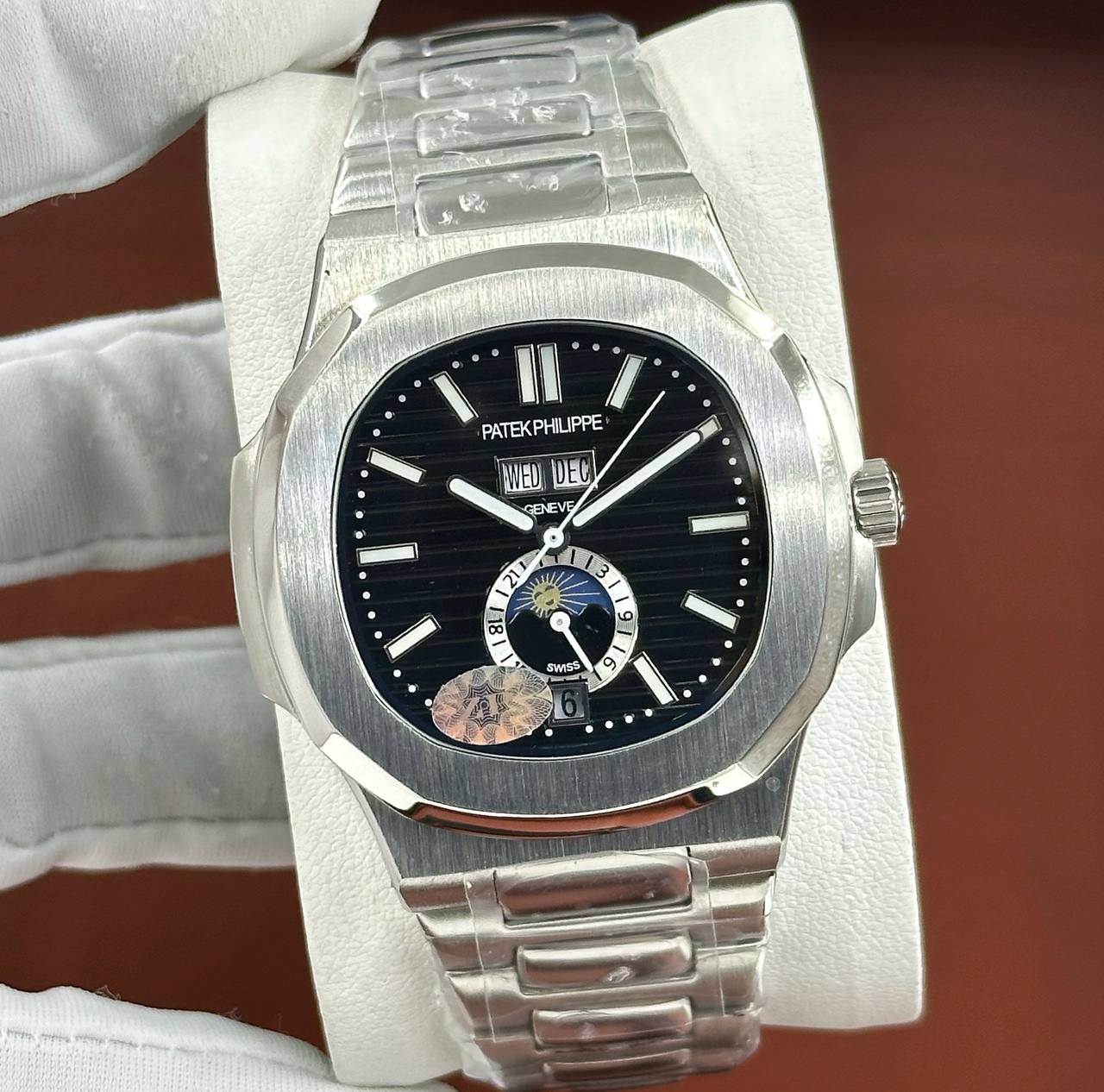 Популярные часы Patek Philippe - Nautilus Annual Calendar