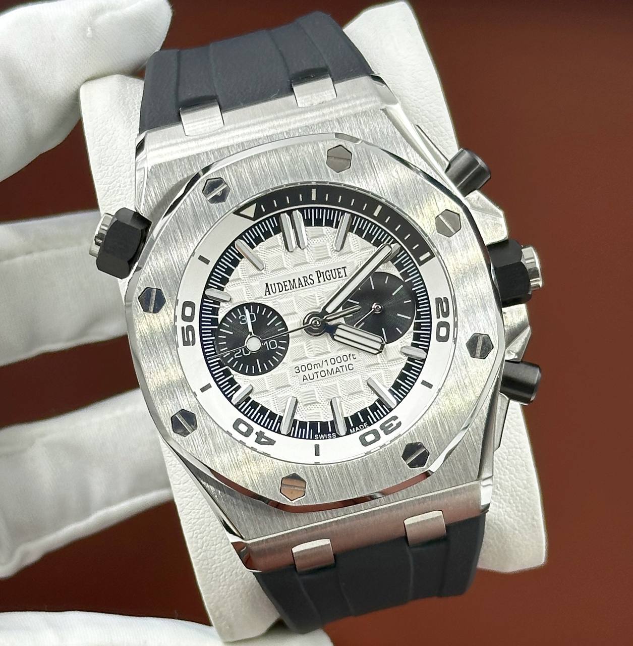 Часы  Audemars Piguet - Royal Oak Offshore Diver Chronograph Quartz