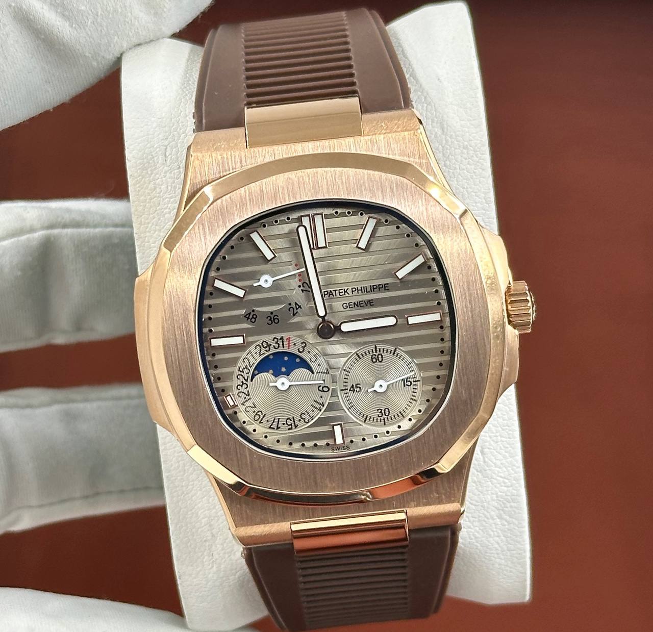 Популярные часы Patek Philippe - Nautilus Annual Calendar