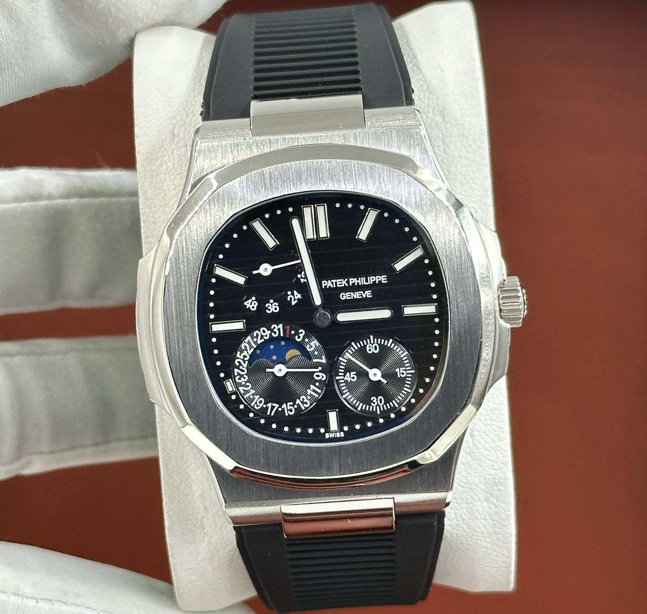 Популярные часы Patek Philippe - Nautilus Annual Calendar
