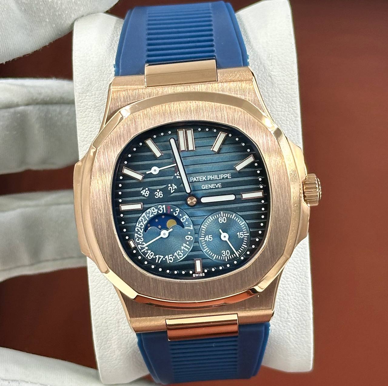 Популярные часы Patek Philippe - Nautilus Annual Calendar