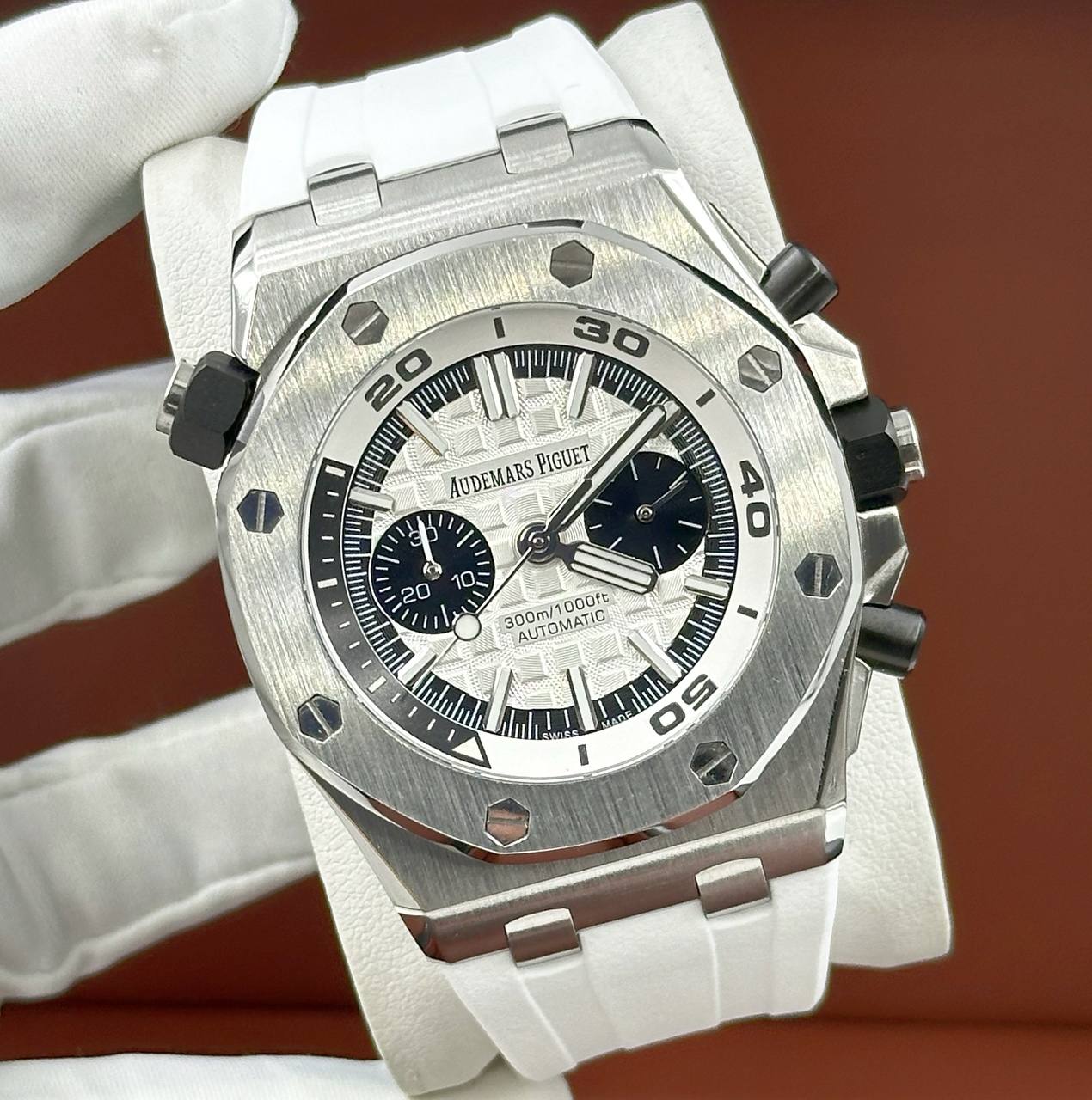 Часы  Audemars Piguet - Royal Oak Offshore Diver Chronograph Quartz
