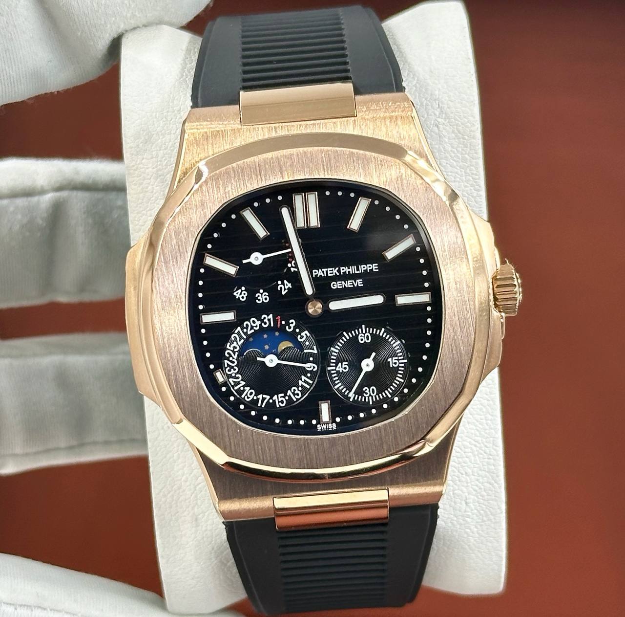 Популярные часы Patek Philippe - Nautilus Annual Calendar