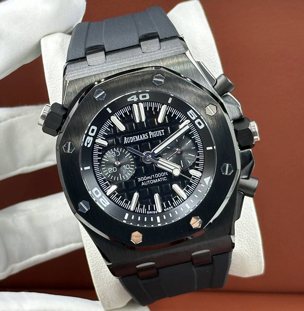 Часы  Audemars Piguet - Royal Oak Offshore Diver Chronograph Quartz