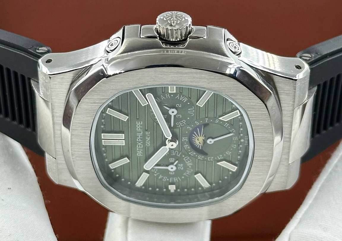 Популярные часы Patek Philippe - Nautilus Annual Calendar