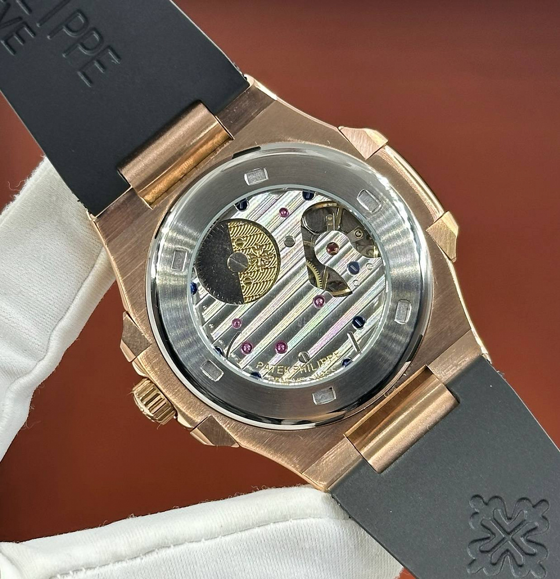 Популярные часы Patek Philippe - Nautilus Annual Calendar