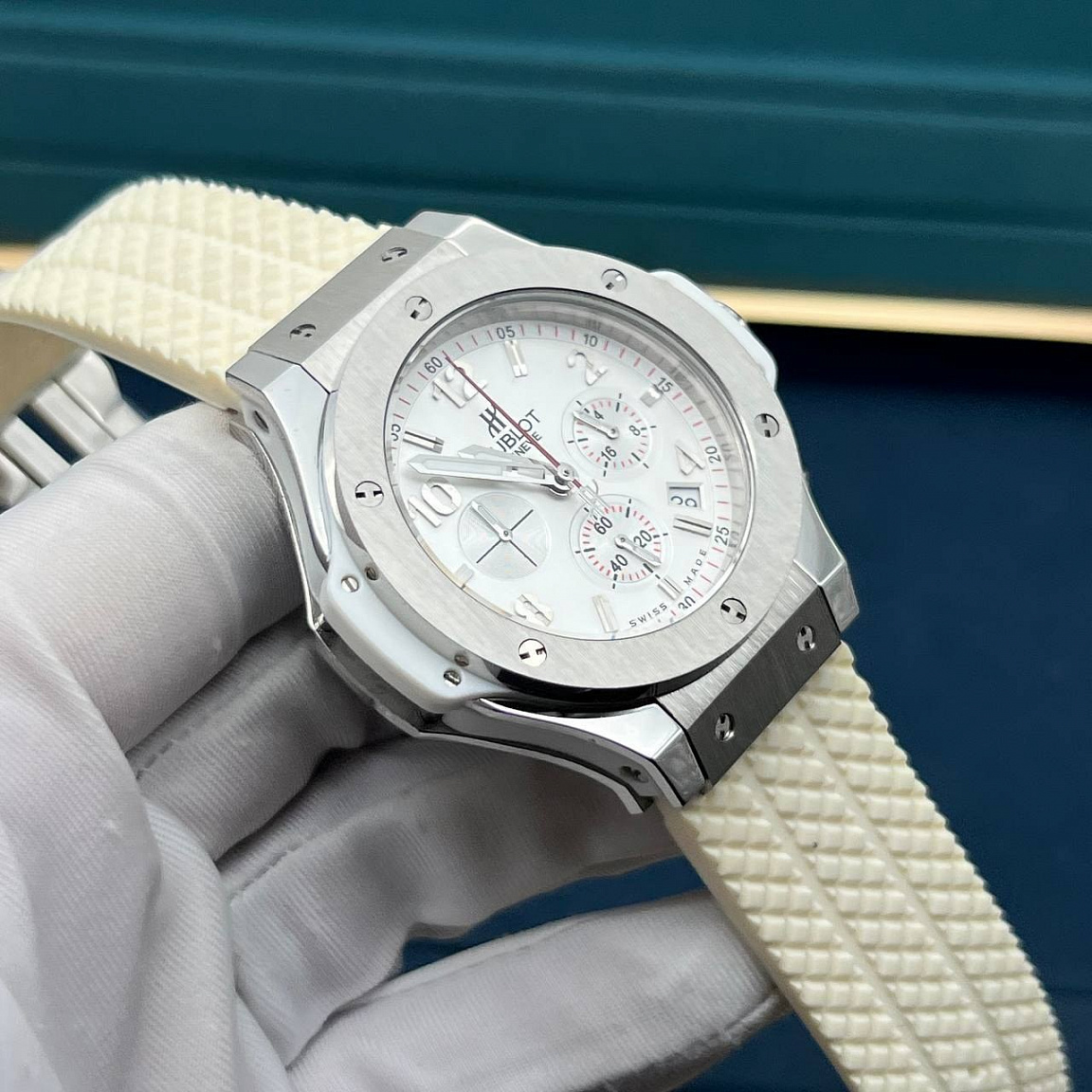Hublot Big Bang Chronograph 44 мм с белым циферблатом, сапфировым стеклом и кварцевым механизмом Miyota OS20