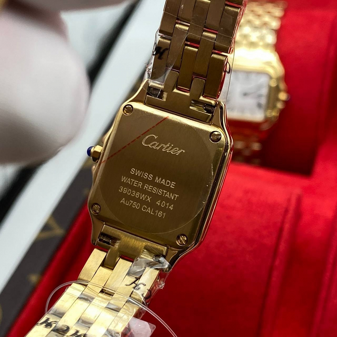 Cartier Panthere 22 мм: белый циферблат, сапфировое стекло и покрытая сталь 316L