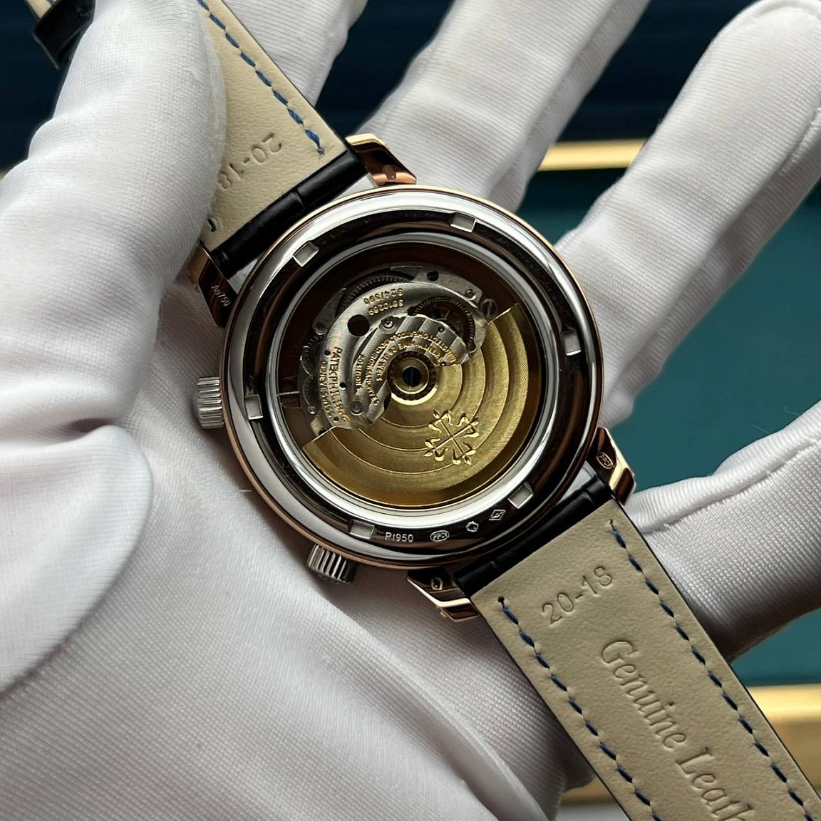 Часы Patek Philippe Celestial 43 мм с ажурными стрелками, золотистыми звёздами и синей прострочкой чёрного ремня