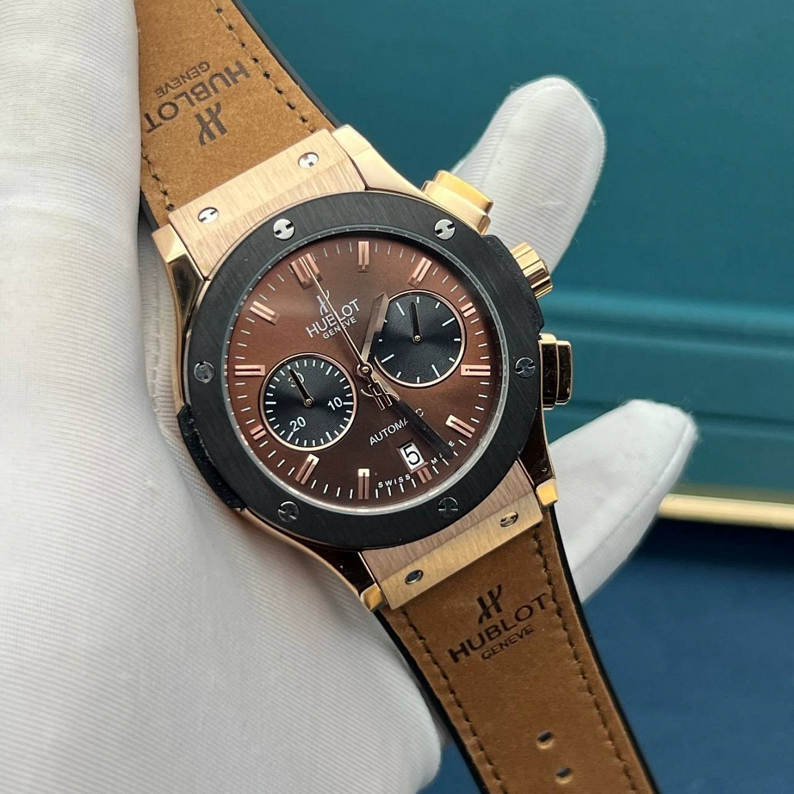 Hublot Classic Fusion Chronograph 45 мм: чёрный безель с шестью винтами и два счётчика на коричневом циферблате