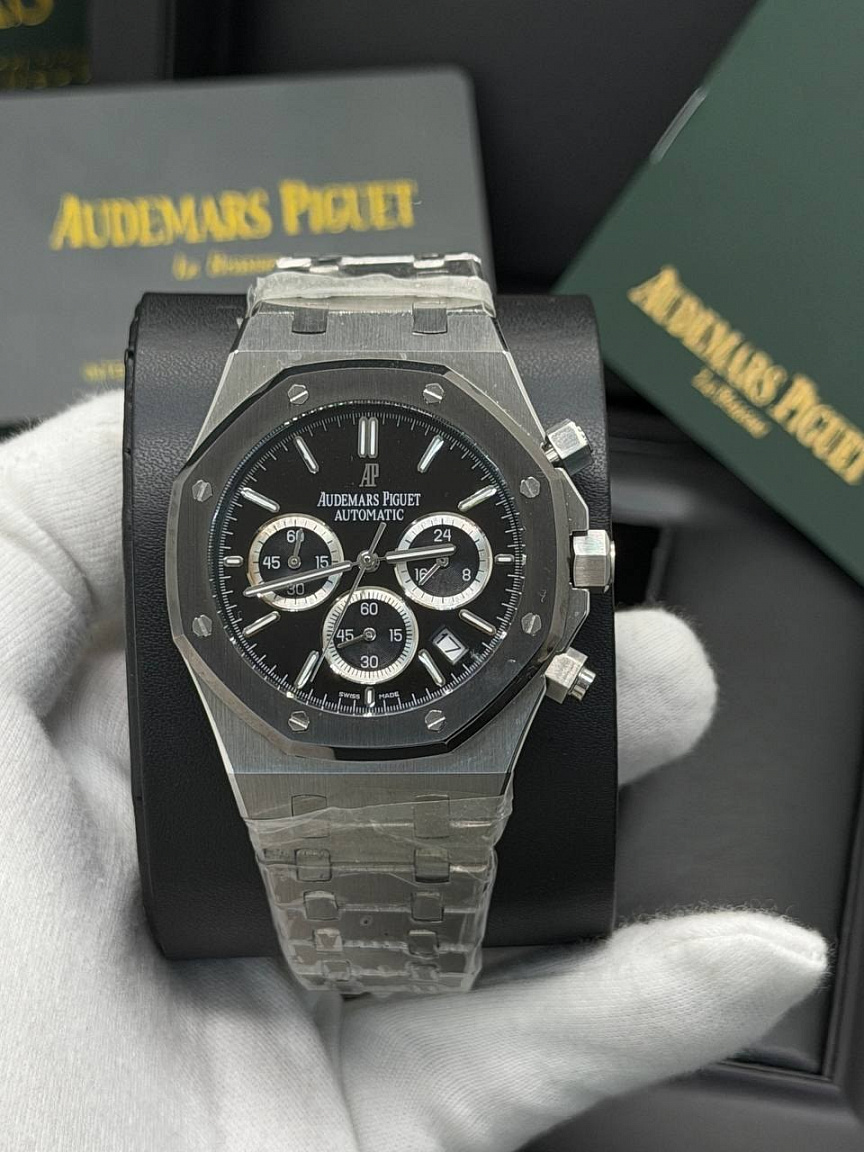 Audemars Piguet Royal Oak Chronograph: чёрный циферблат, Стекло сапфировое и браслет из стали 316L, диаметр 41 мм