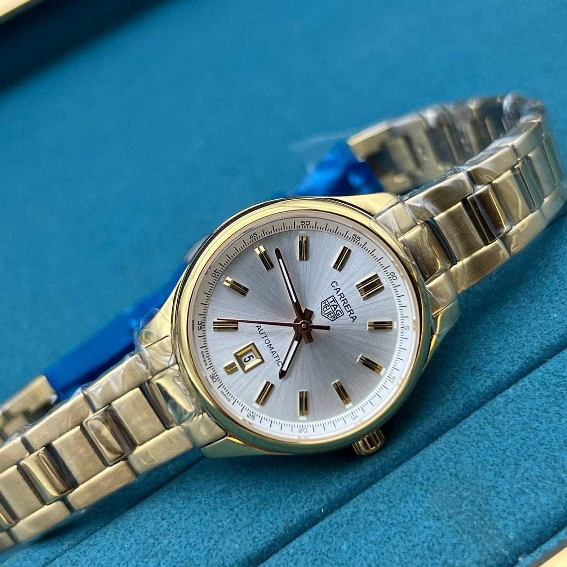 TAG Heuer Carrera 31 мм: серебристый циферблат, корпус и браслет из часовой высококачественной полированной стали 316L