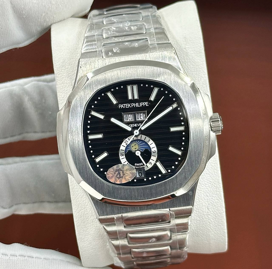 Популярные часы Patek Philippe - Nautilus Annual Calendar
