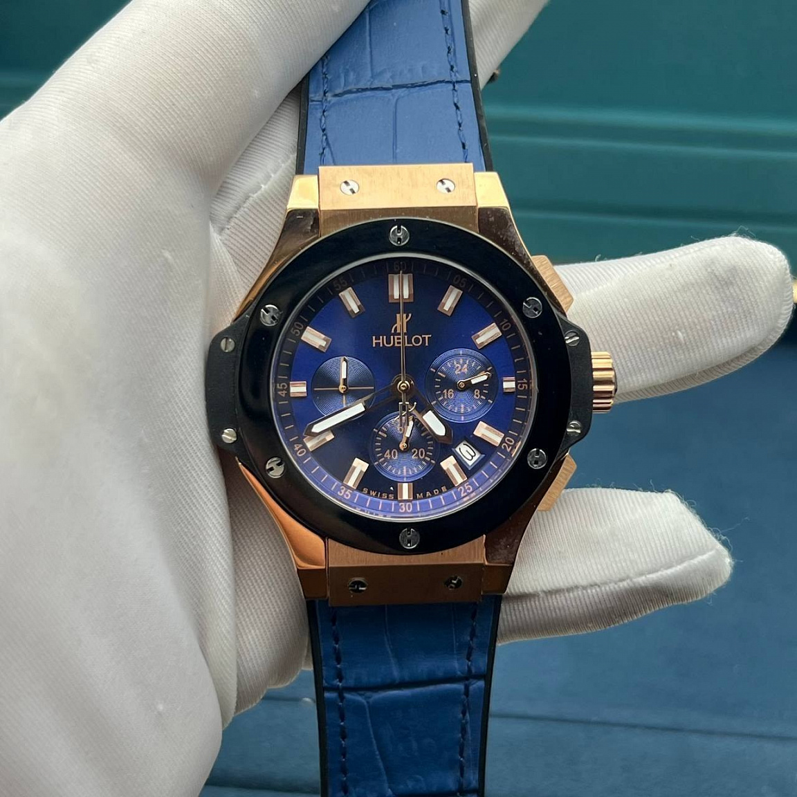 Часы Hublot Big Bang 44 мм с тремя субциферблатами, стальным корпусом 316L и ремешком из синего каучука