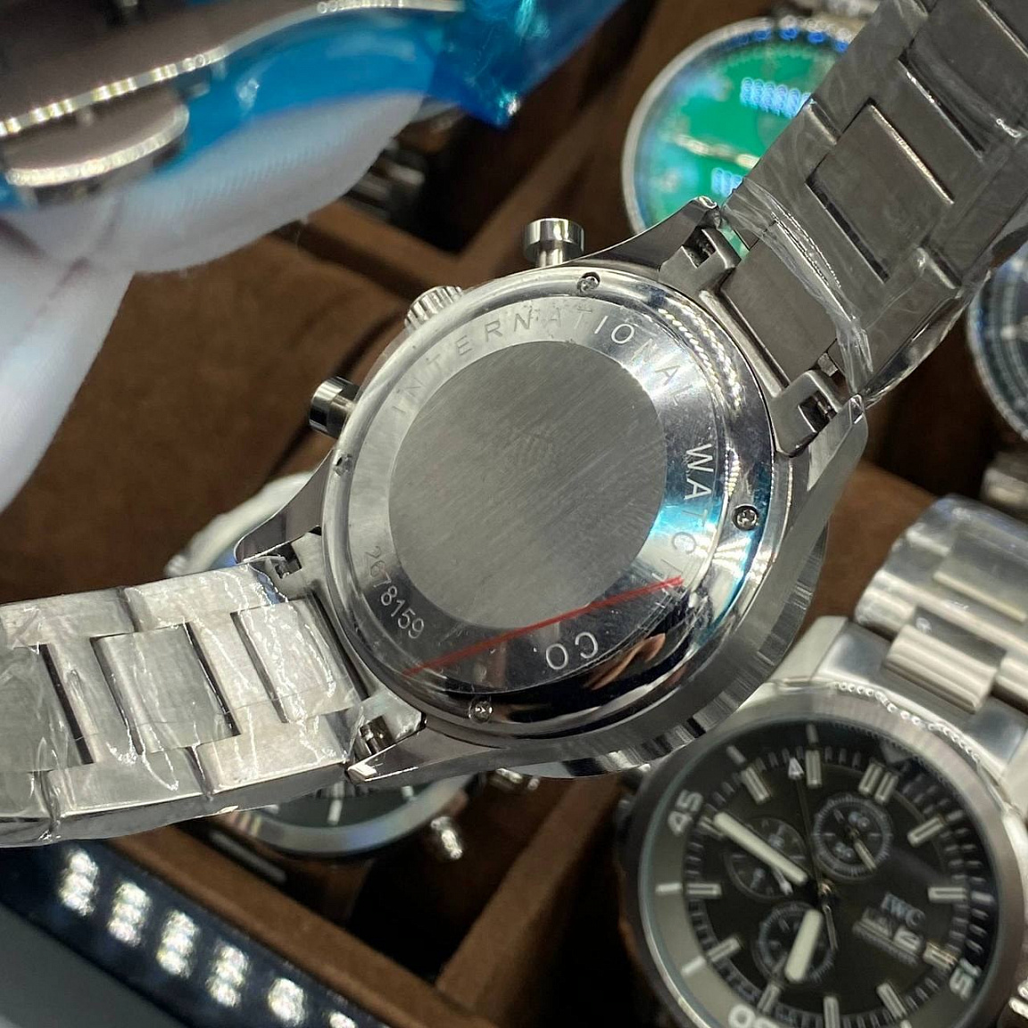 IWC Portuguese Chronograph 40 мм: чёрный циферблат с арабскими цифрами и двумя счётчиками, стальной браслет