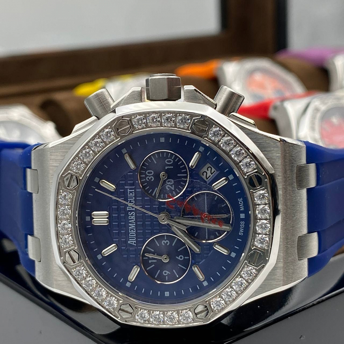 Audemars Piguet Royal Oak Offshore Chronograph 37 мм — стальной корпус 316L и синий циферблат