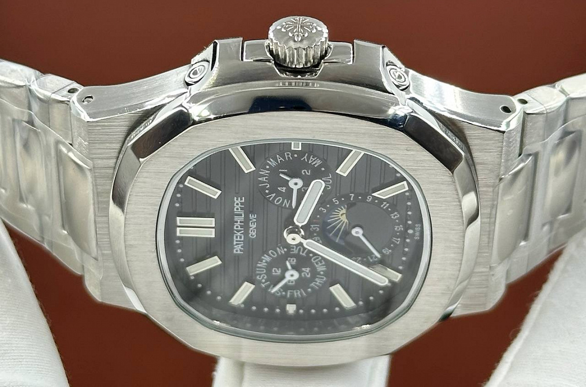 Популярные часы Patek Philippe - Nautilus Annual Calendar