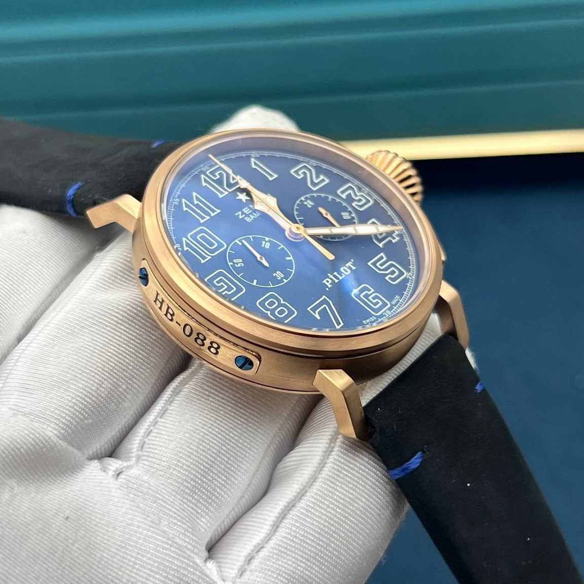 Zenith Pilot Type 20 45 мм: стальной корпус 316L, синий циферблат и кварцевый хронограф