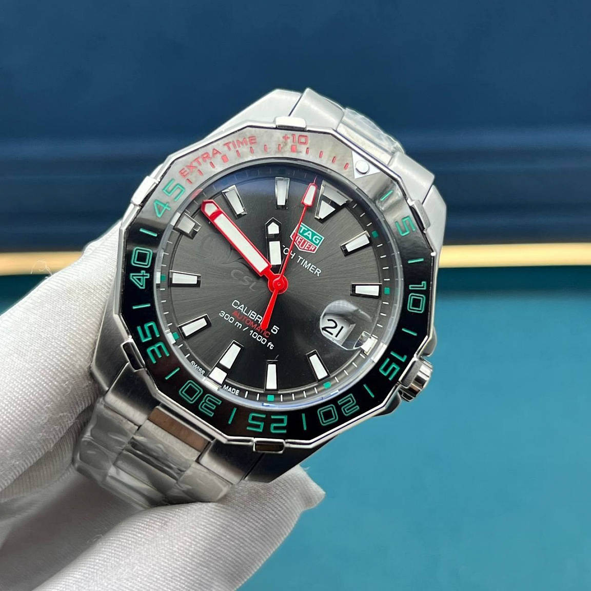 TAG Heuer Match Timer Calibre 5: дата у отметки «3 часа», карбоновый безель с зелёной разметкой