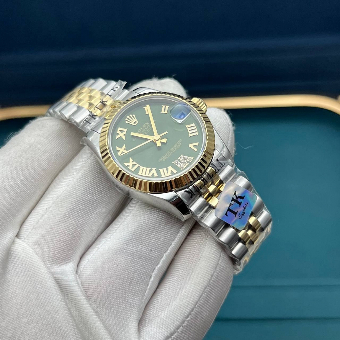 Rolex Datejust 31 мм с зелёным циферблатом, кристаллами на отметке VI и двухцветным браслетом из стали 316L