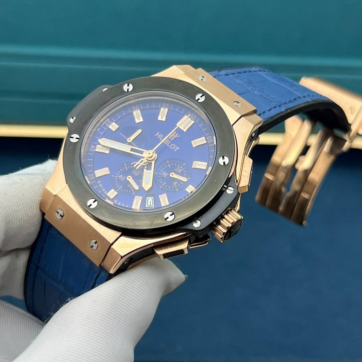 Часы Hublot Big Bang 44 мм с тремя субциферблатами, стальным корпусом 316L и ремешком из синего каучука