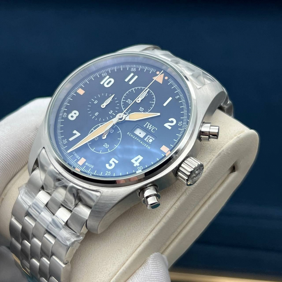 IWC The Pilot's TOP 44 мм: чёрный циферблат, корпус и браслет из полированной и сатинированной нержавеющей стали 316L