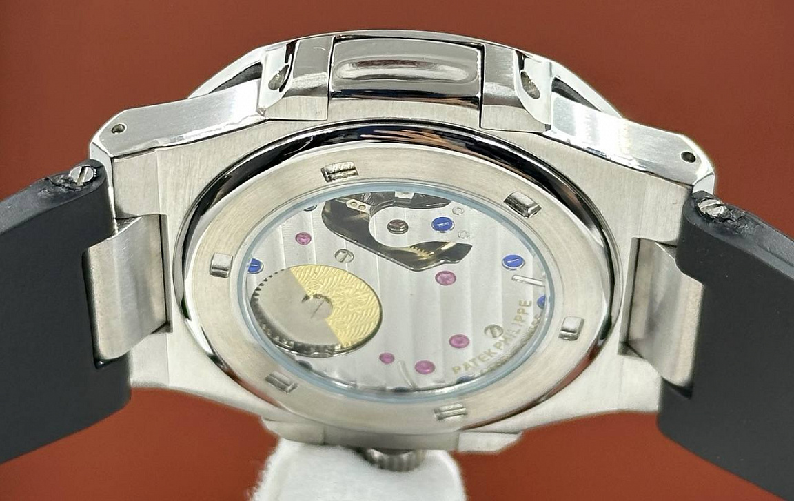 Популярные часы Patek Philippe - Nautilus Annual Calendar