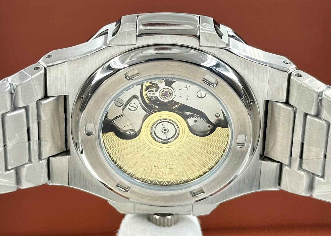 Популярные часы Patek Philippe - Nautilus Annual Calendar