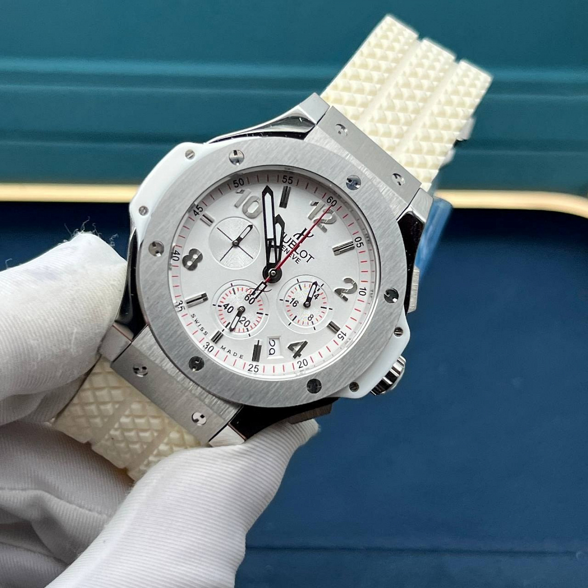 Hublot Big Bang Chronograph 44 мм с белым циферблатом, сапфировым стеклом и кварцевым механизмом Miyota OS20