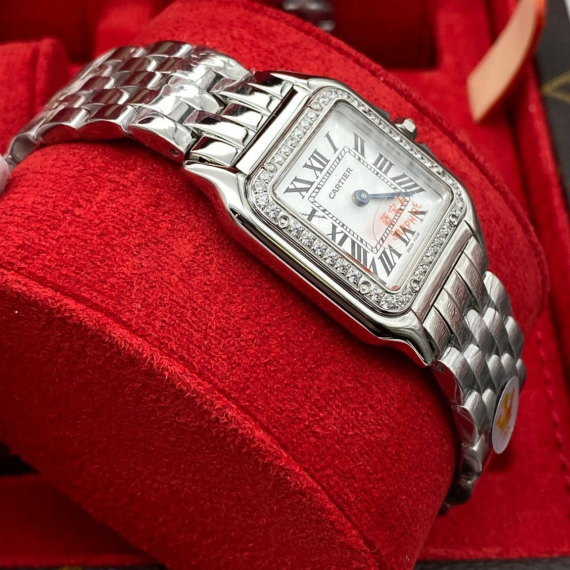 Cartier Panthère de Cartier Small 27 мм на стальном браслете с сапфировым стеклом и кварцевым механизмом Miyota GL20