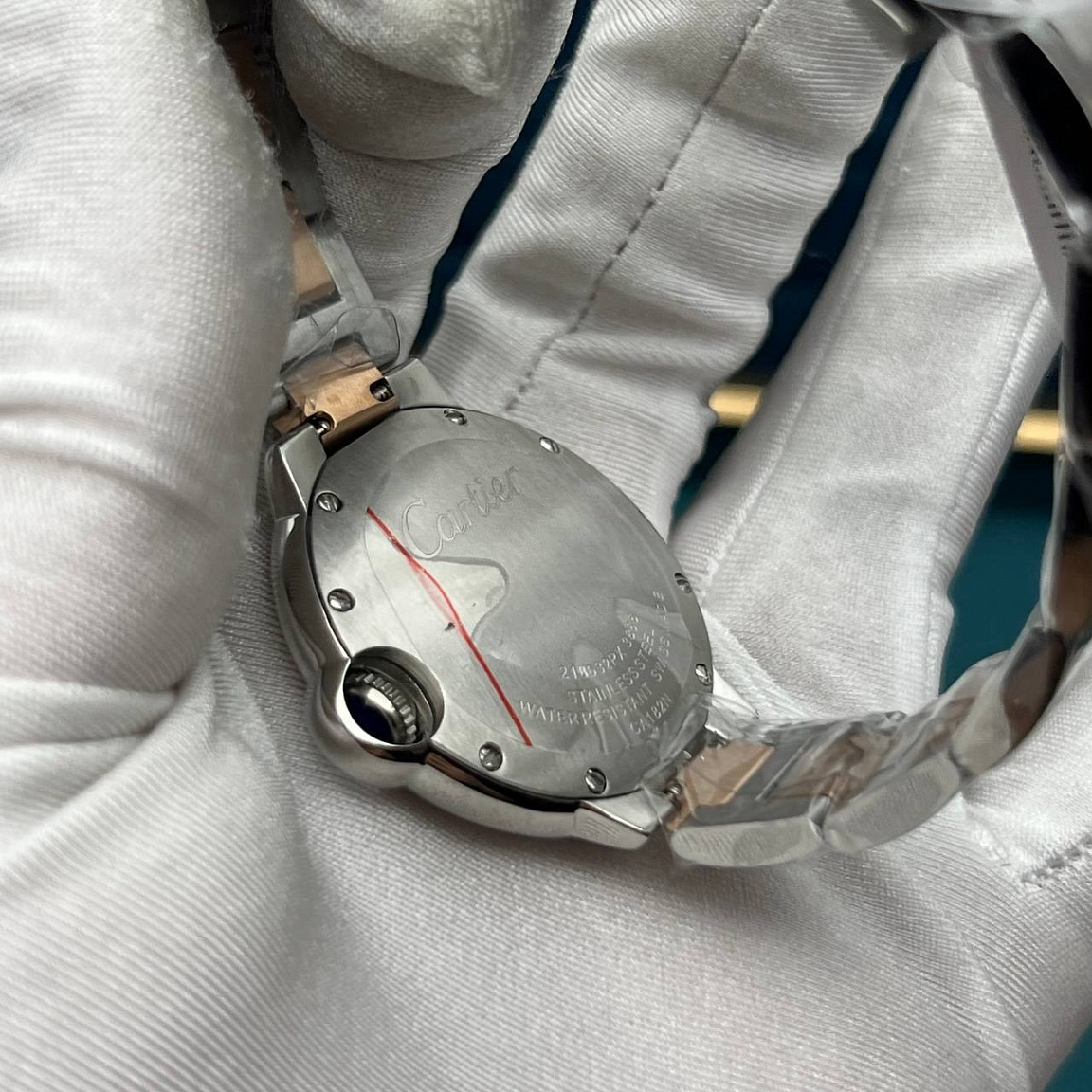 Cartier Ballon Bleu 33 мм: розовый циферблат под сапфировым стеклом, корпус и браслет из стали 316L