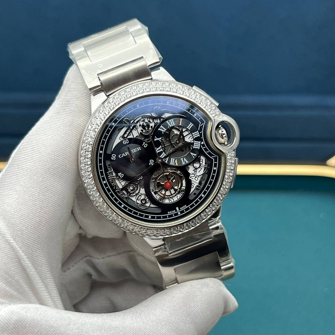 Часы Cartier Rotonde de Cartier 43 мм с чёрным циферблатом, римскими цифрами и браслетом из крупных звеньев