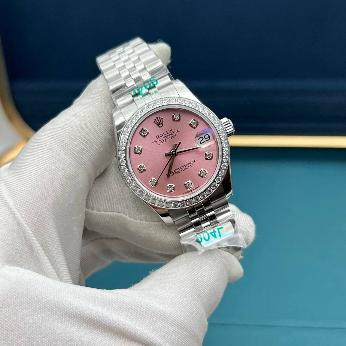 Rolex Datejust 31 мм с розовым циферблатом, метками Swarovski и линзой над датой; браслет из стали 316L