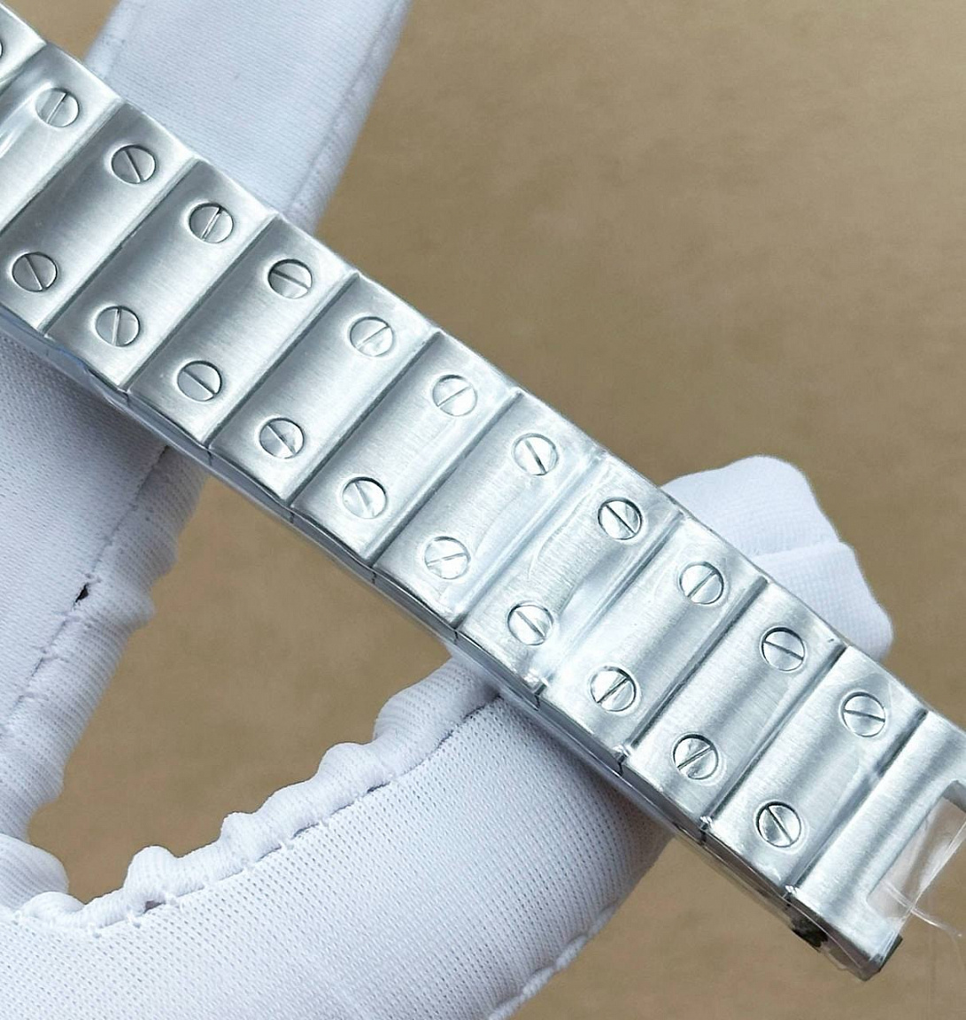 Женские Cartier Santos de Cartier Small 27 мм с римскими цифрами на белом циферблате и браслетом из стали 316L