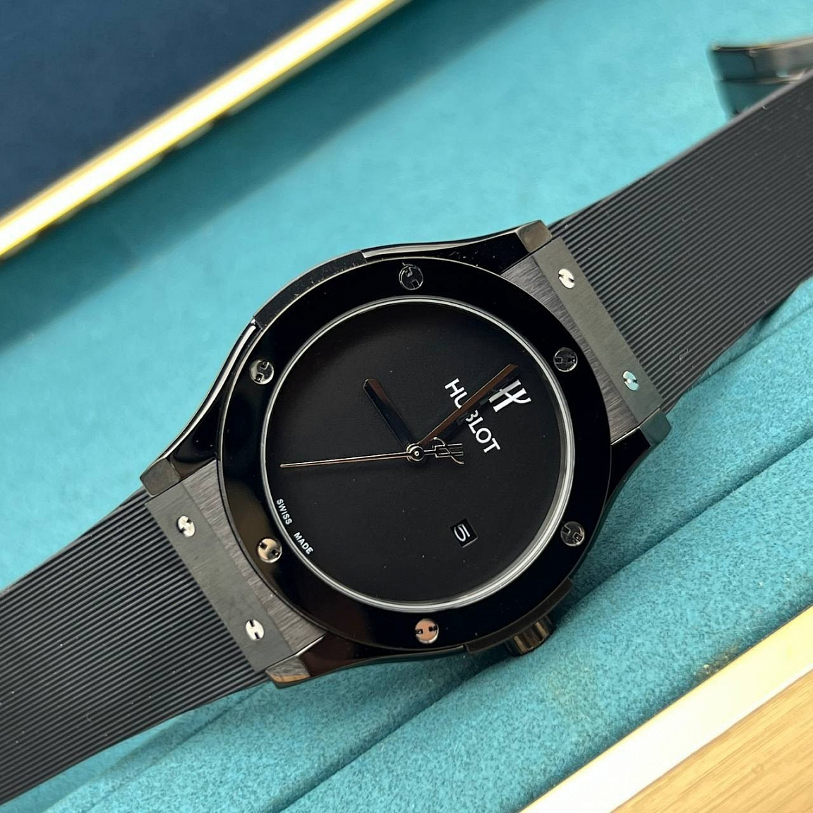 Hublot Classic Fusion: корпус и застёжка из высококачественной стали со стойким PVD покрытием, ремешок каучуковый