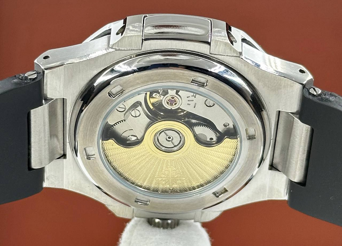 Популярные часы Patek Philippe - Nautilus Annual Calendar