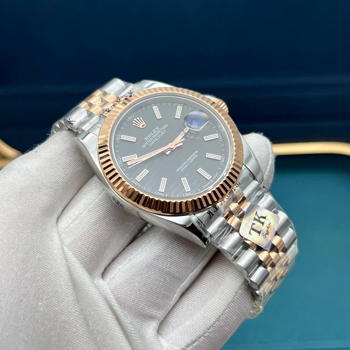Rolex Oyster Perpetual Datejust 41 с рельефным серым циферблатом, сапфировым стеклом и браслетом Oyster из стали 316L