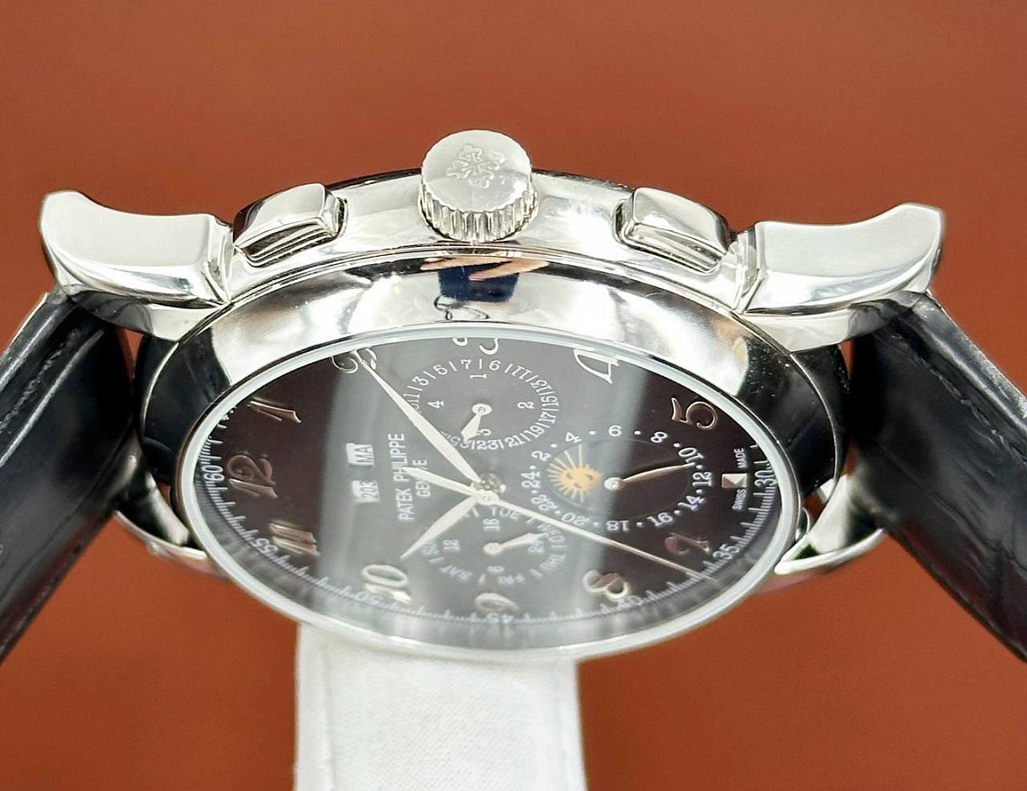 Patek Philippe Grand Complications 45 мм: золотистый солнечный мотив на чёрном циферблате и фактурный ремешок