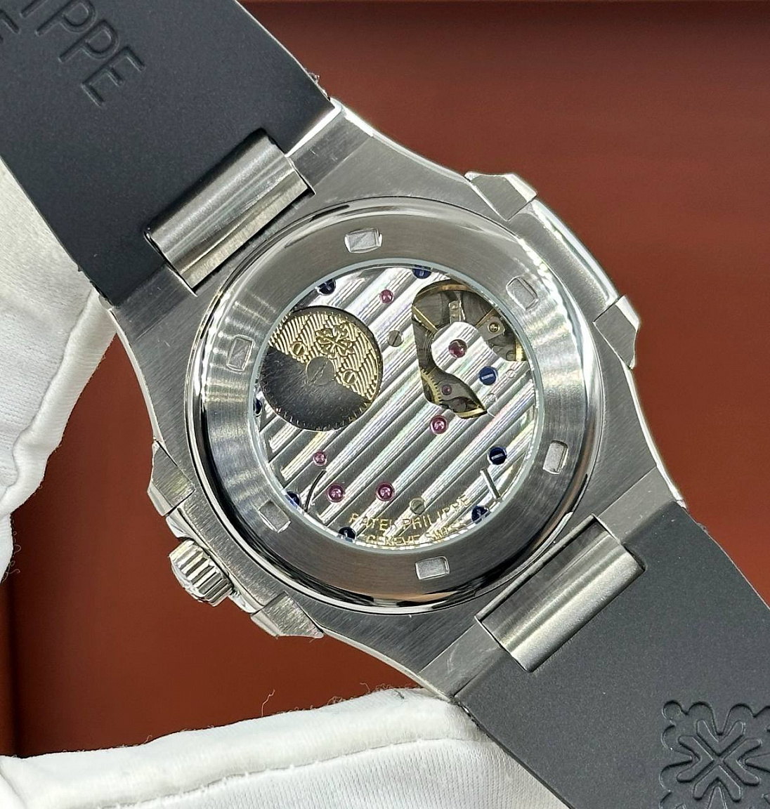 Популярные часы Patek Philippe - Nautilus Annual Calendar