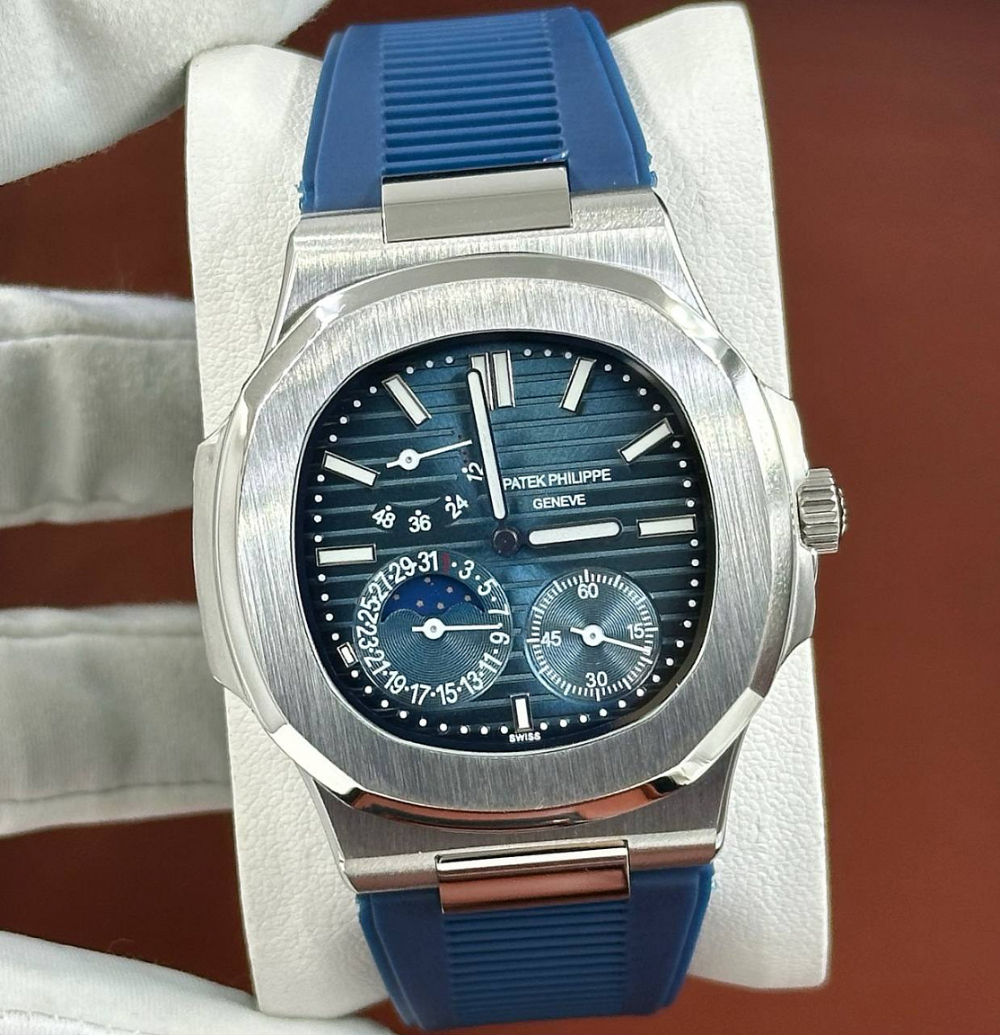 Популярные часы Patek Philippe - Nautilus Annual Calendar