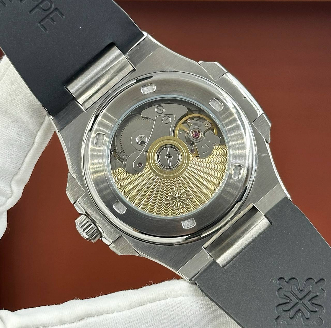 Популярные часы Patek Philippe - Nautilus Annual Calendar