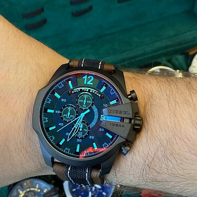 Премиальные часы Diesel Mega Chief DZ4343 51 мм