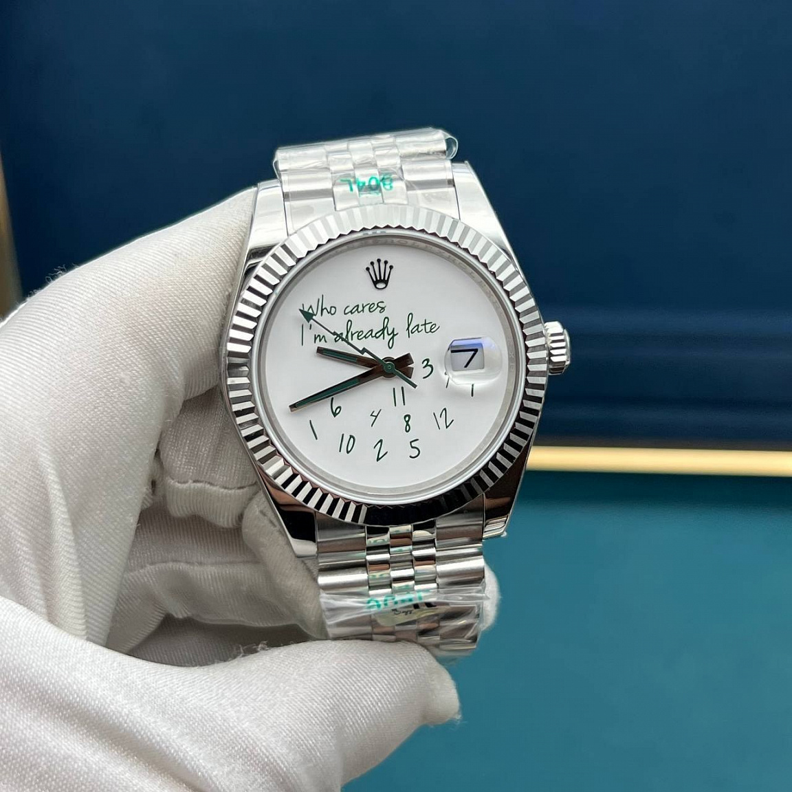 Часы Rolex Datejust 41 мм с белым циферблатом Who cares I’m already late, датой под линзой и браслетом Jubilee