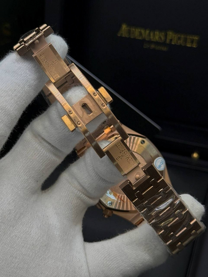 Audemars Piguet Royal Oak Chronograph 41 мм: чёрный циферблат, кварцевый механизм, корпус и браслет из стали 316L