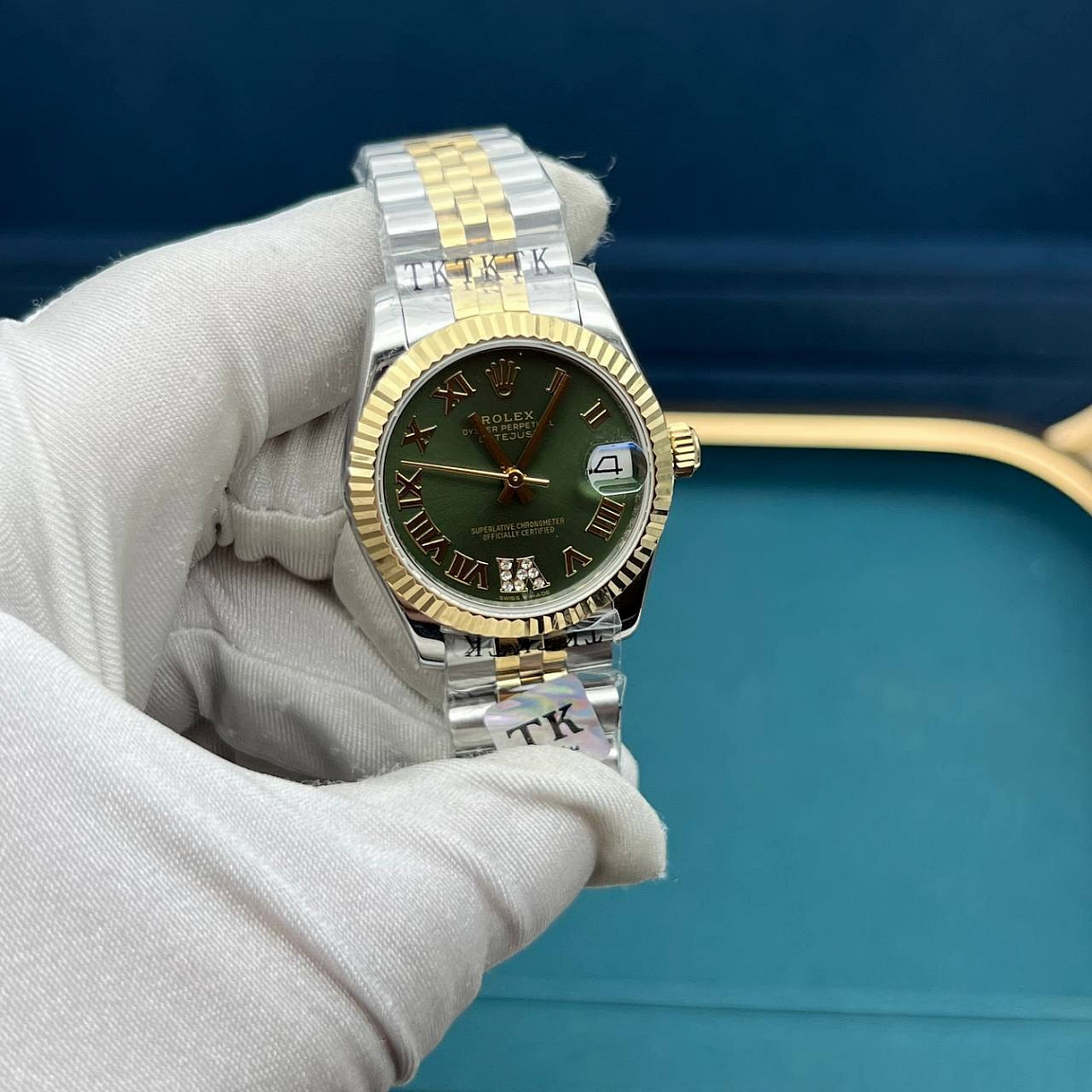 Rolex Datejust 31 мм с зелёным циферблатом, кристаллами на отметке VI и двухцветным браслетом из стали 316L
