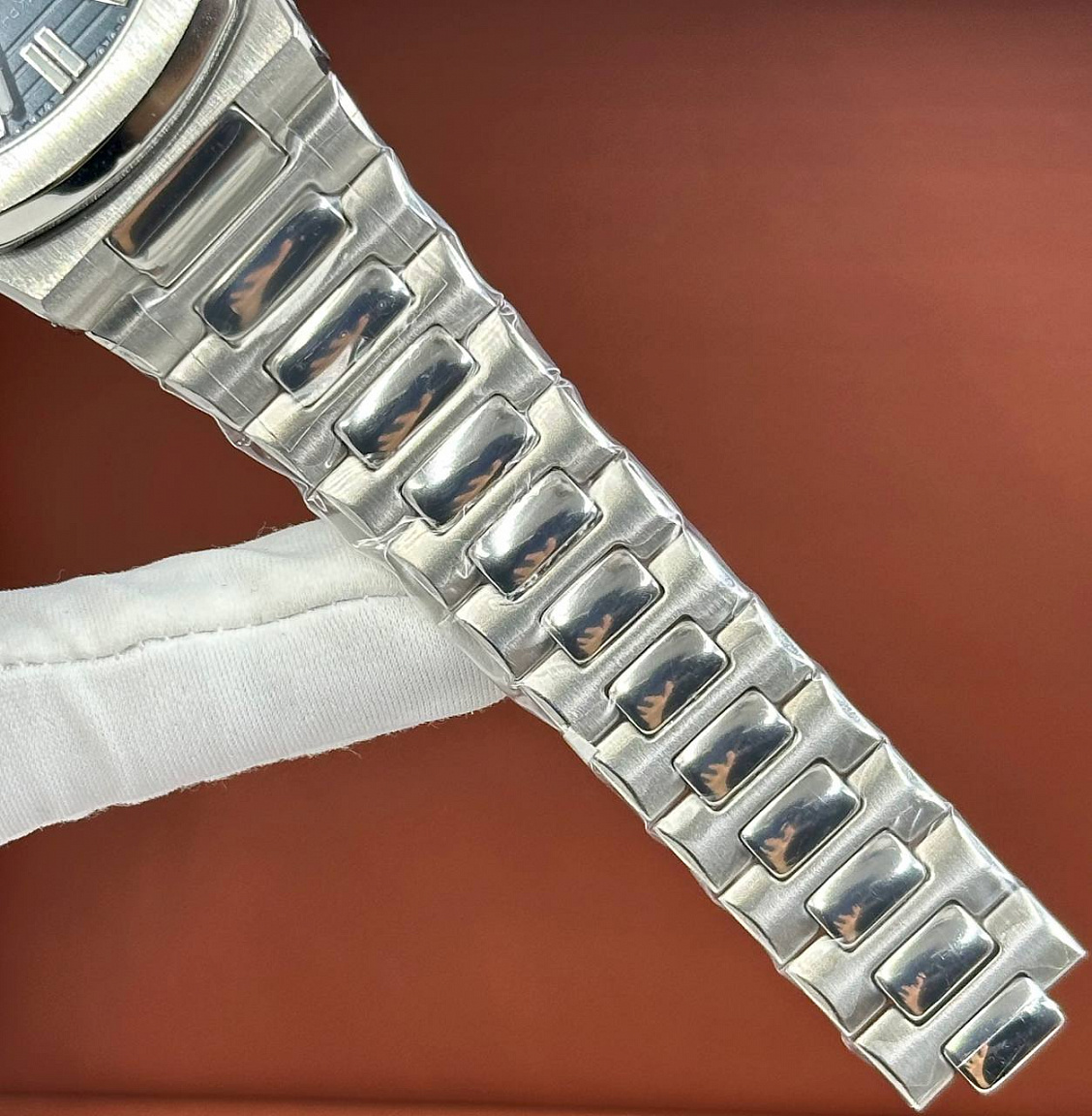 Популярные часы Patek Philippe - Nautilus Annual Calendar