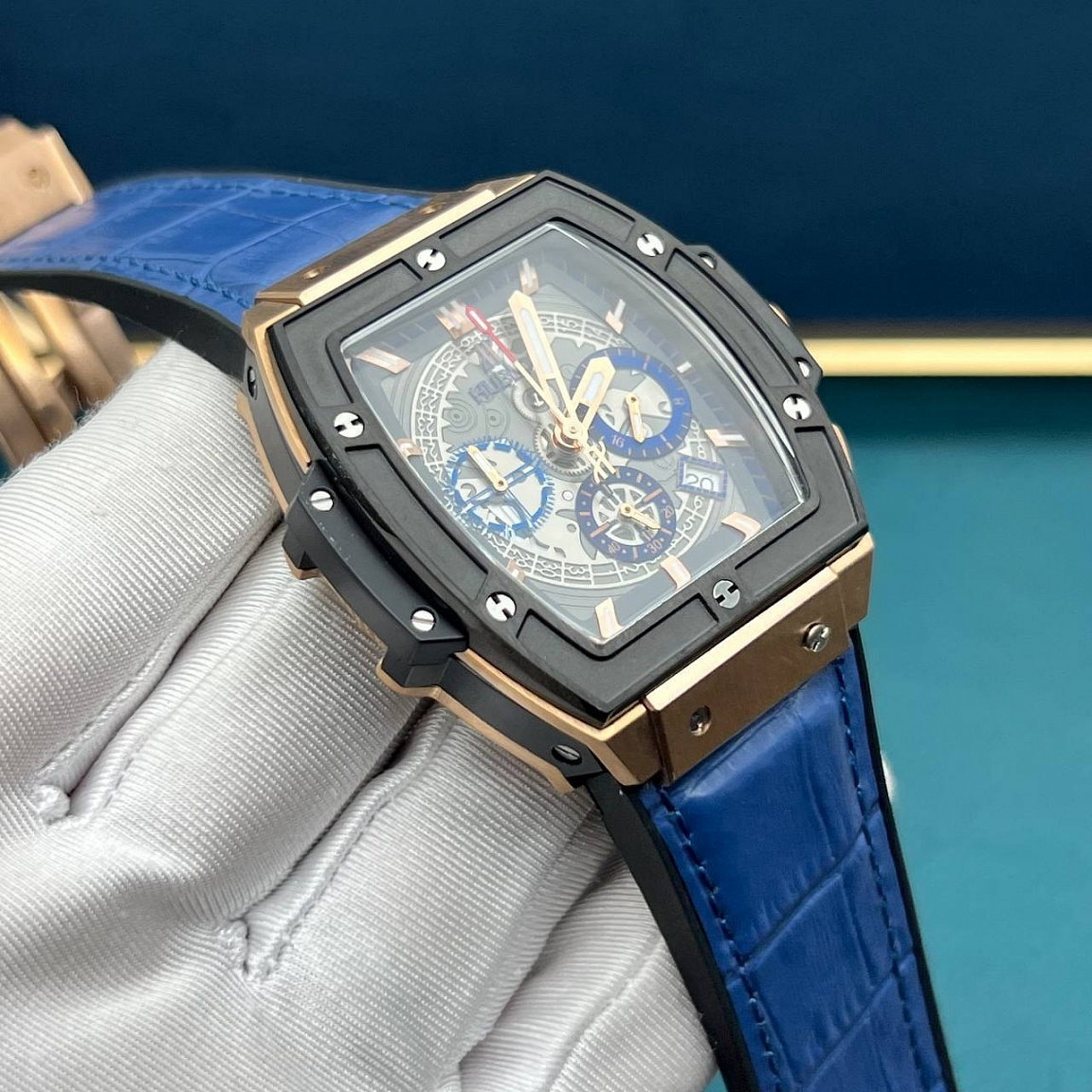 Hublot Spirit of Big Bang Flyback 45 мм: хронограф Miyota OS10, корпус из стали 316L, синий ремешок из каучука и кожи