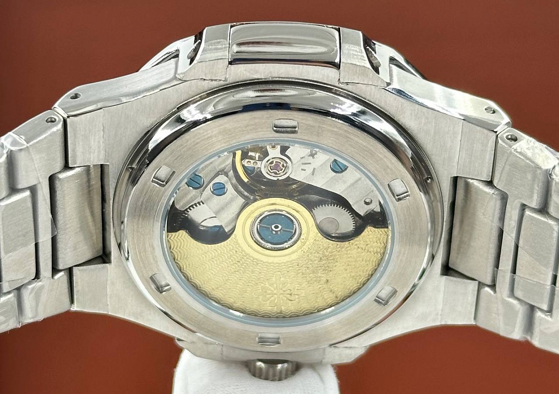 Популярные часы Patek Philippe - Nautilus Annual Calendar