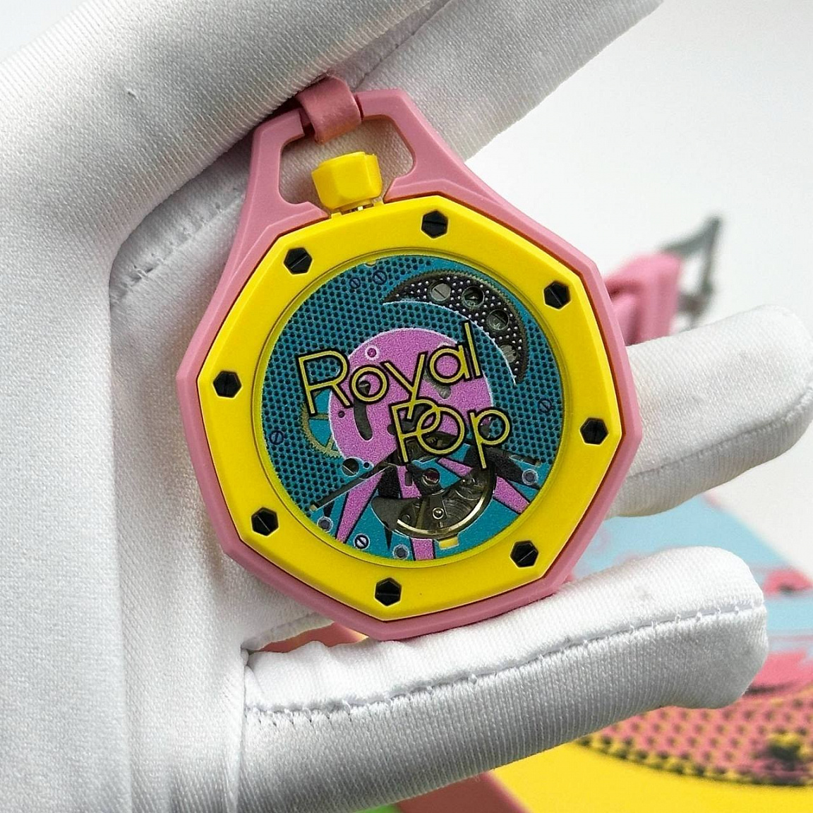 Audemars Piguet × Swatch Royal Pop: розовый корпус из биокерамики, жёлтый восьмигранный безель и бирюзовый циферблат