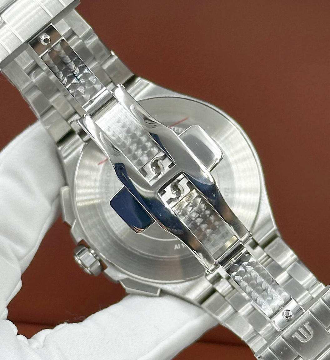 Популярные часы Maurice Lacroix Aikon Quartz Chronograph